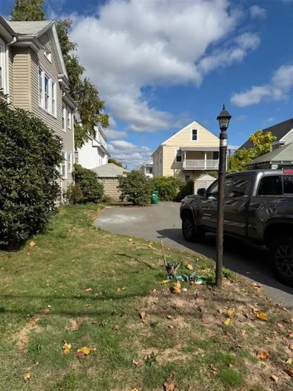 43 Orchard St, Medford