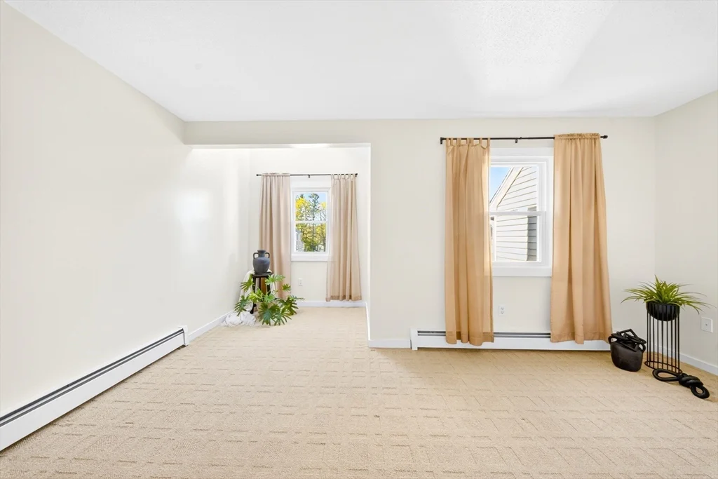 82 Camelot Dr, Worcester