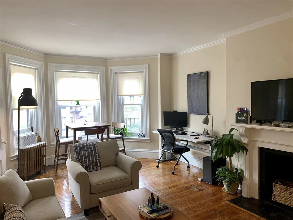 217 Newbuy St, Back Bay