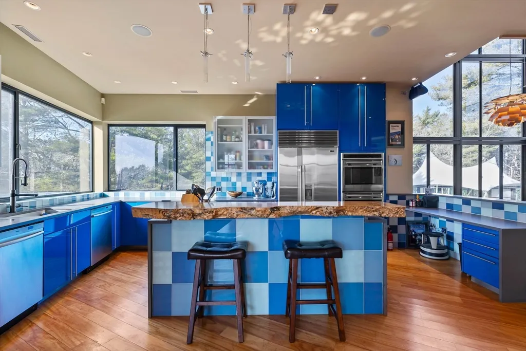 370 Summer St, Manchester