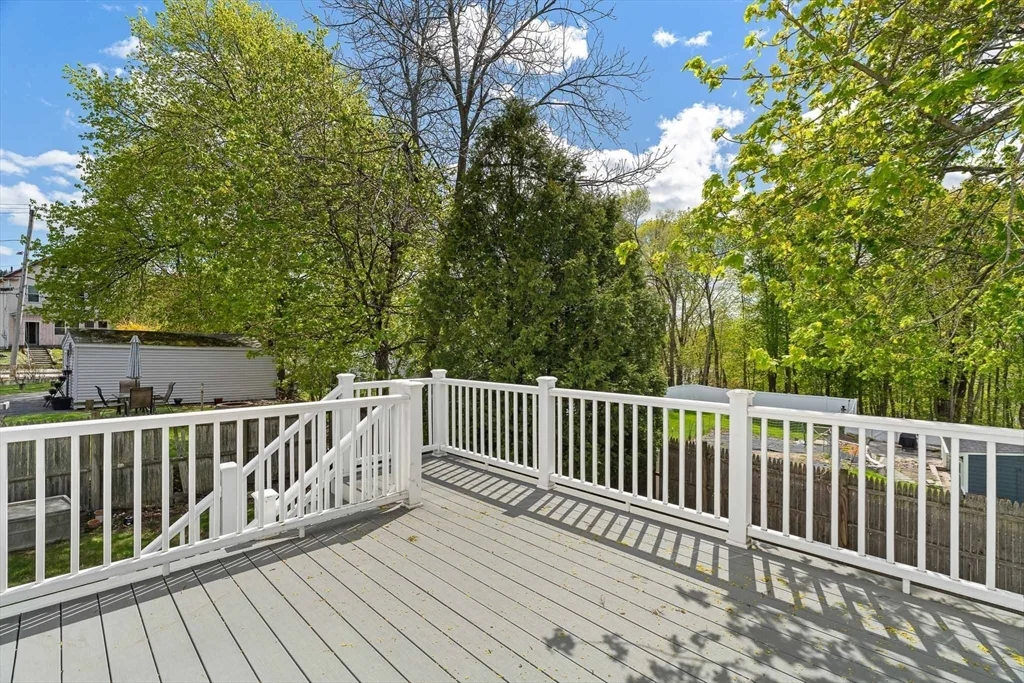 99 Garfield Ave, Woburn