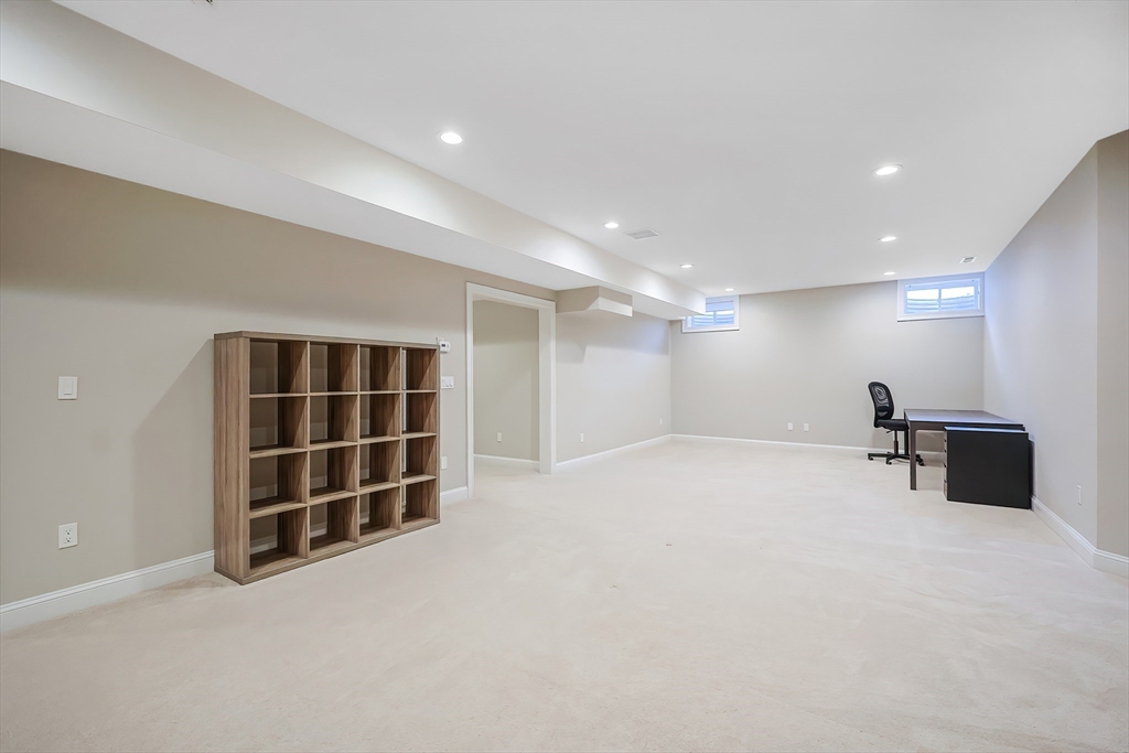 7 Marshall Rd, Wellesley