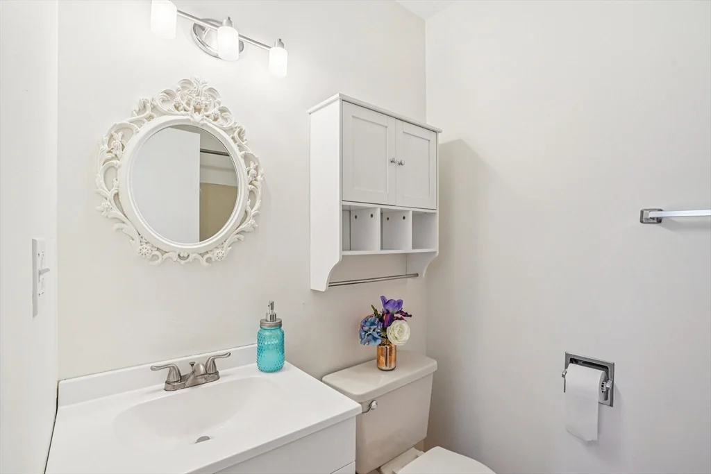 35 Desmoines Rd, Quincy