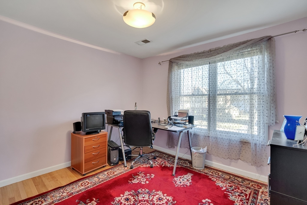 829 Chestnut St, Waban