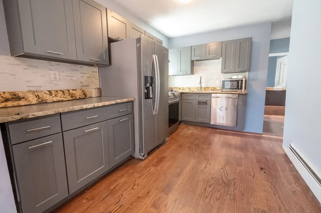 28 Harding Ter, Dedham