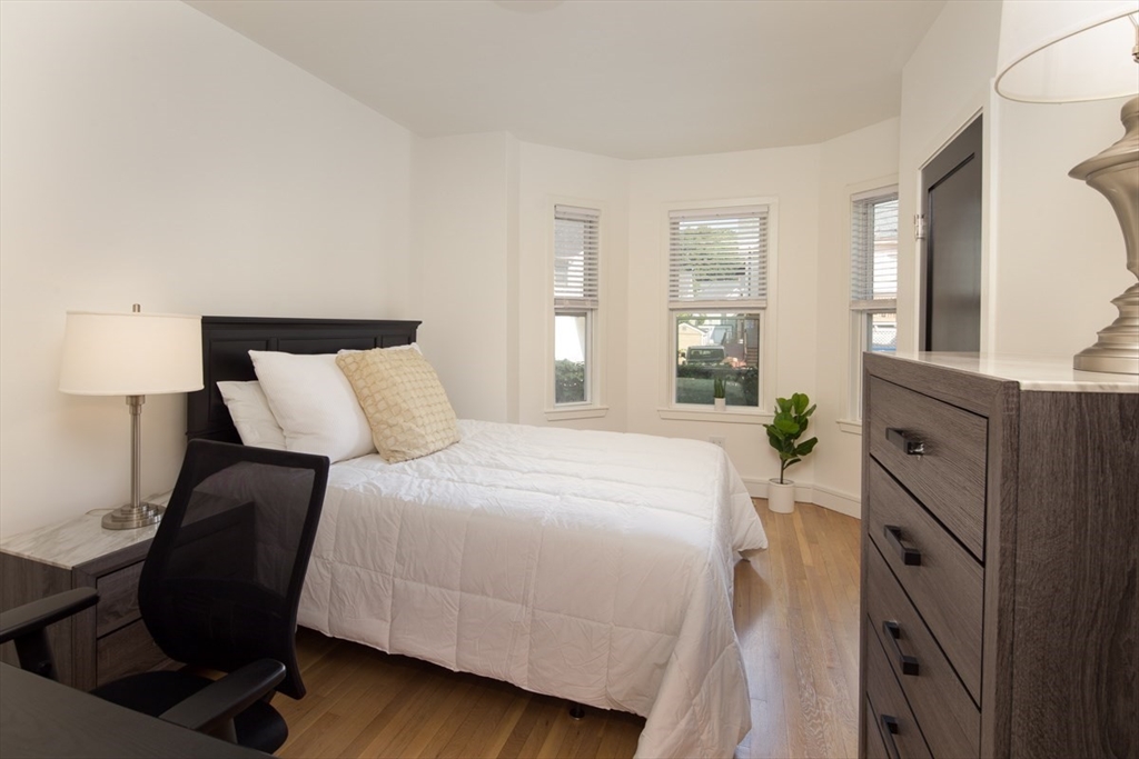 92 Brown St, Waltham