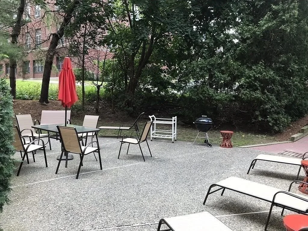 48 Forest St, Medford