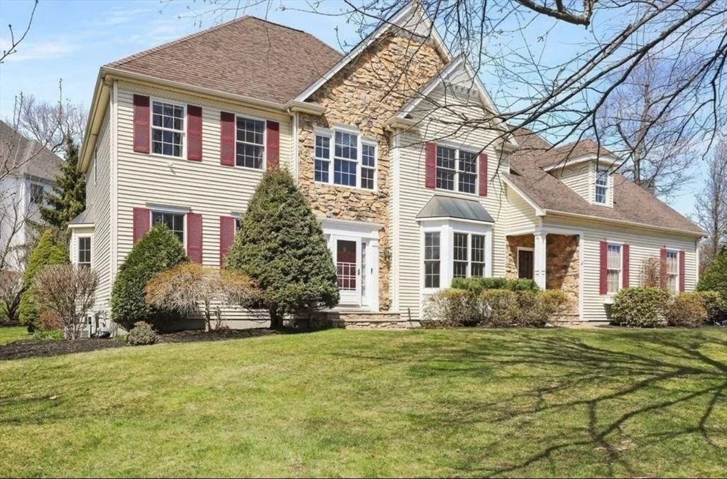 51 Coach Rd, Attleboro Falls