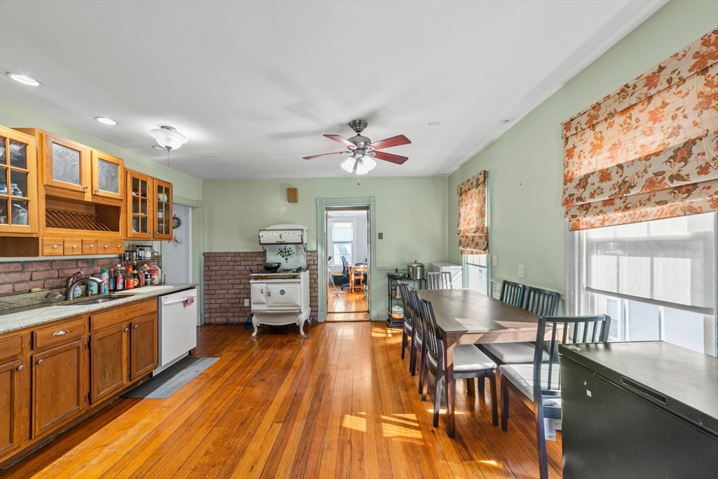 90 Florence St, Everett