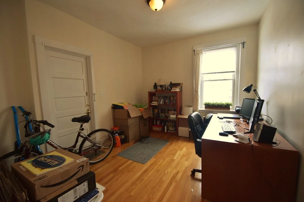 191 Winthrop Rd, Washington Square