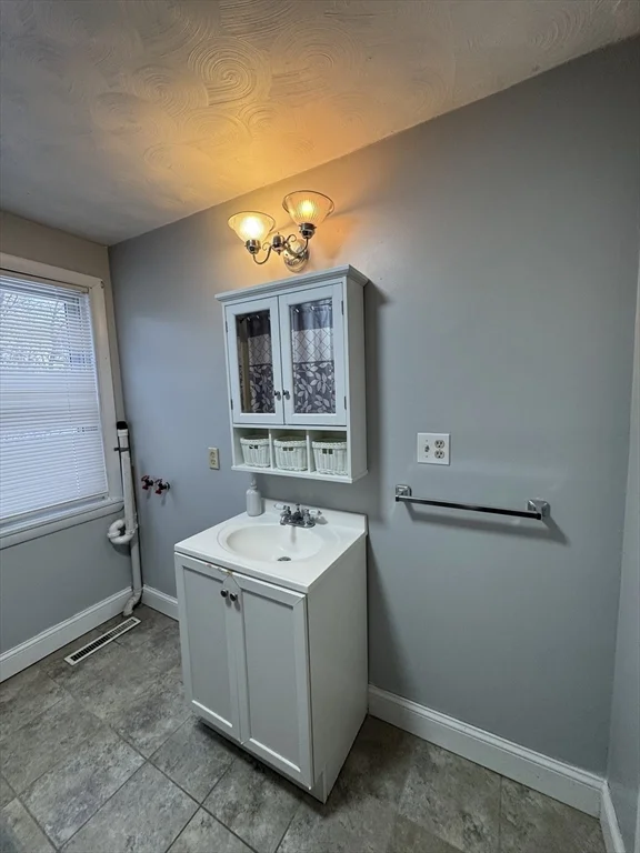 75 Packard St, North Stoughton