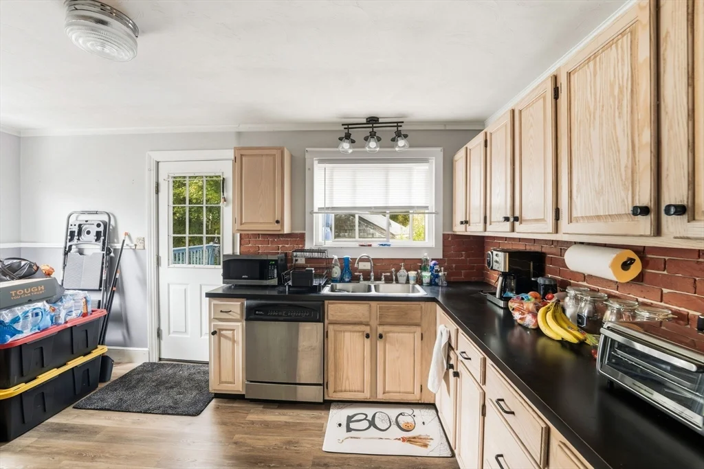 181 Park St, North Attleboro