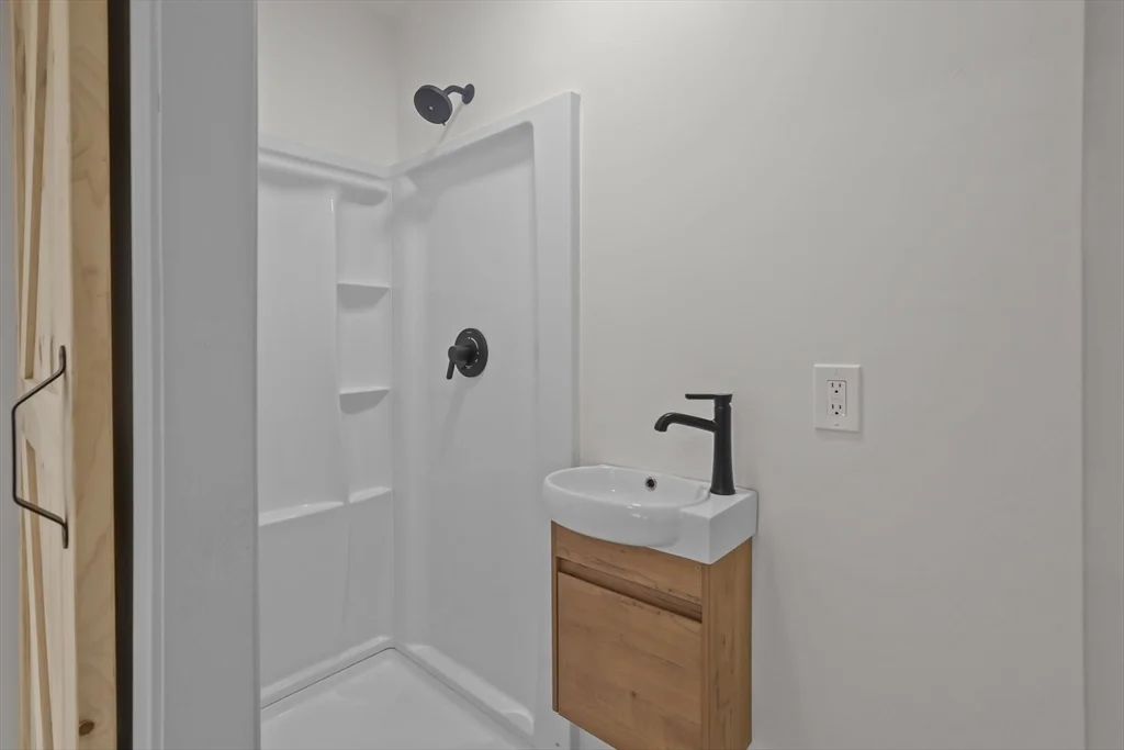 6 Coffin Avenue Ct, New Bedford