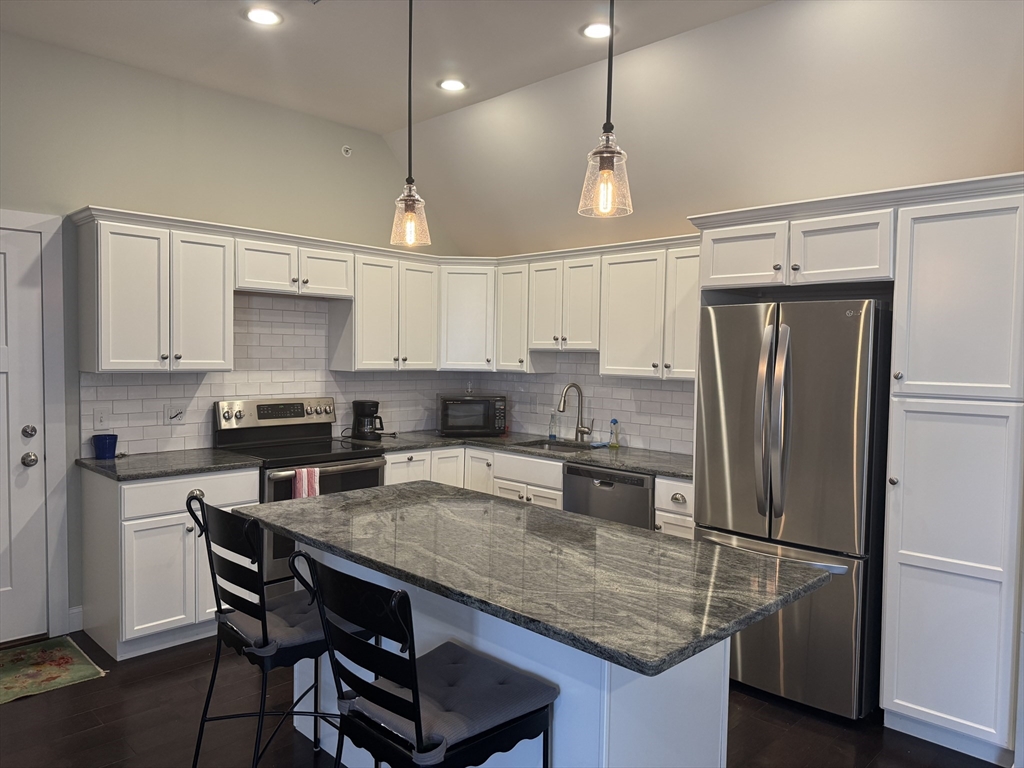 1037 Pleasant St, Bridgewater