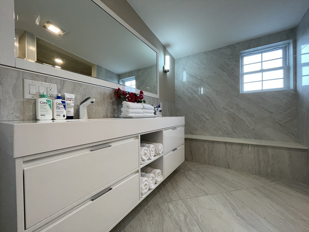 20 Trevalley Rd, Revere