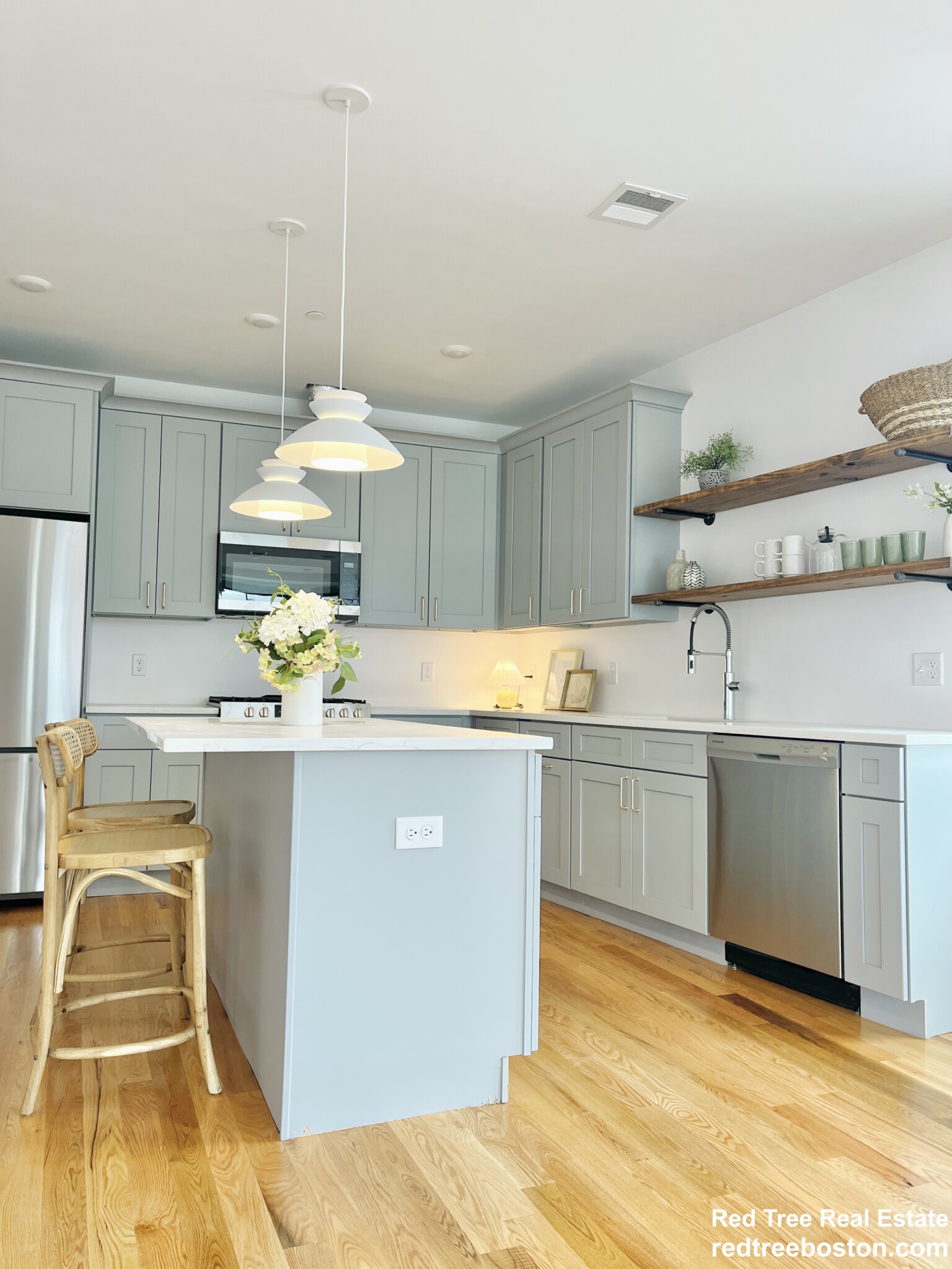 15 Maywood Ter, Roxbury