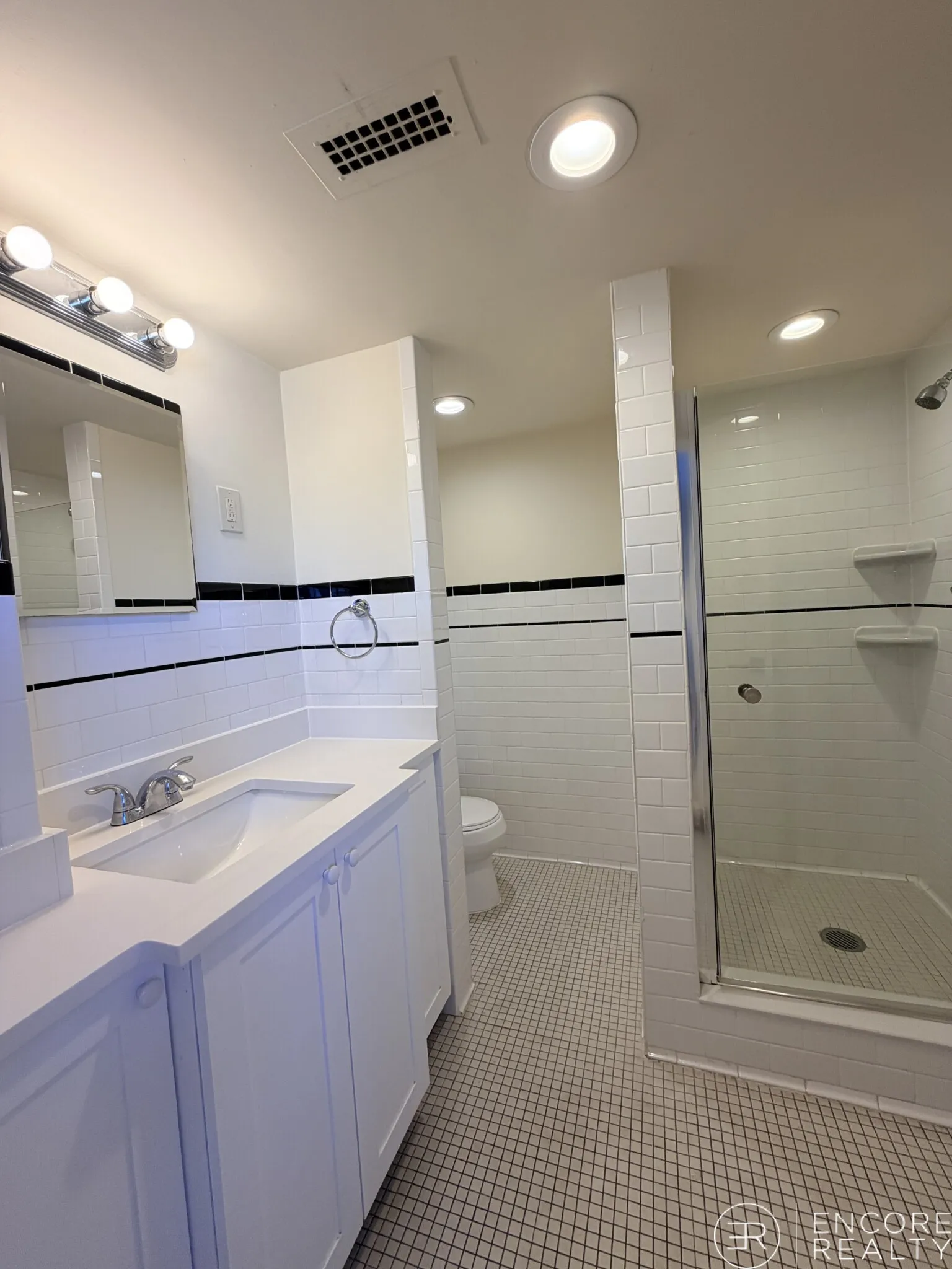 101 Monmouth St, Longwood