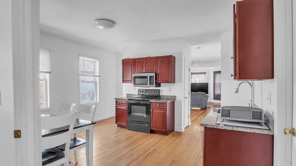 1442 Main St, Worcester