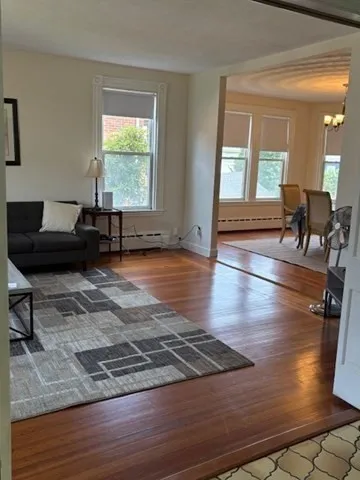 664 Washington St, Oak Square