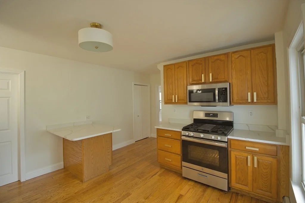 40 Dean Ave, Dracut