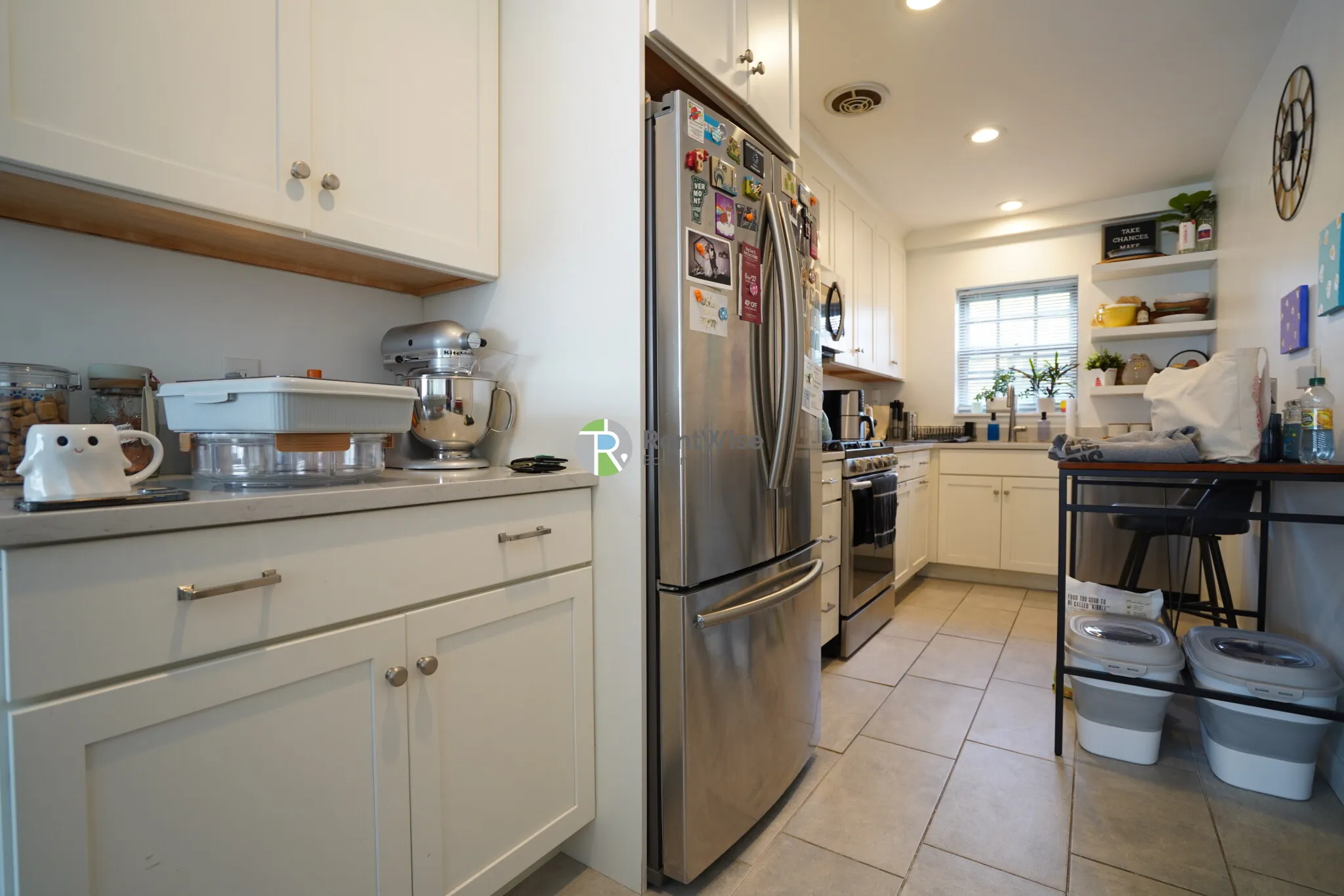 9 Lake Shore Ter, Oak Square