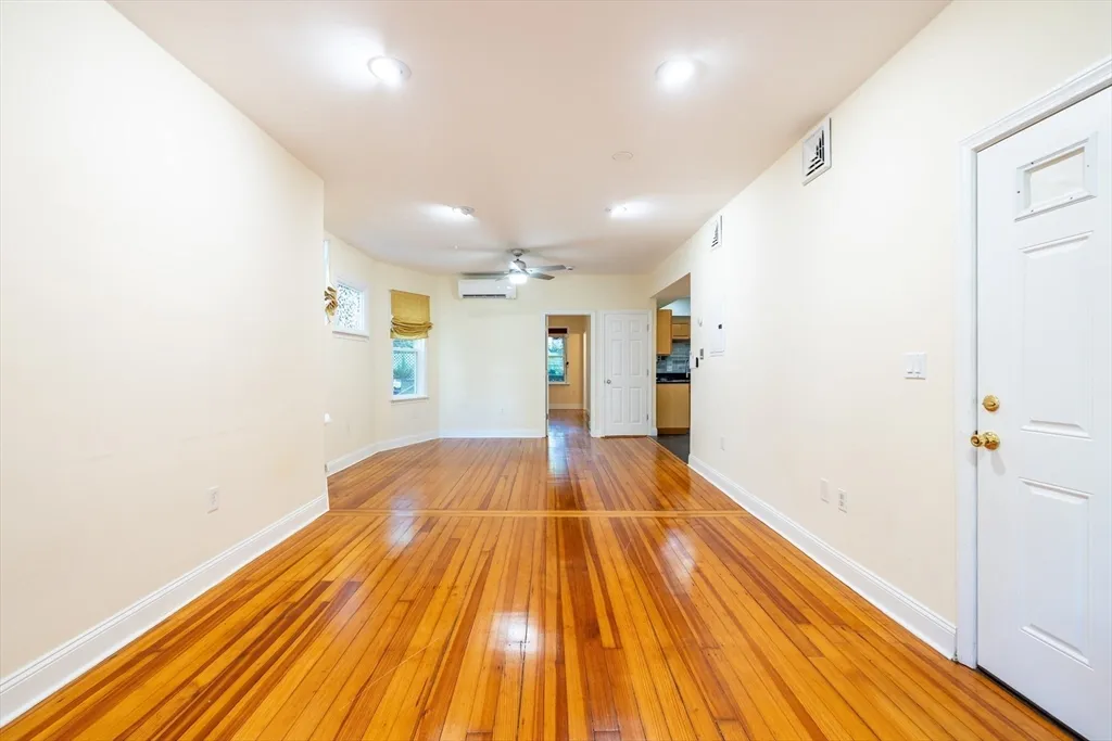 11 Juliette, Dorchester