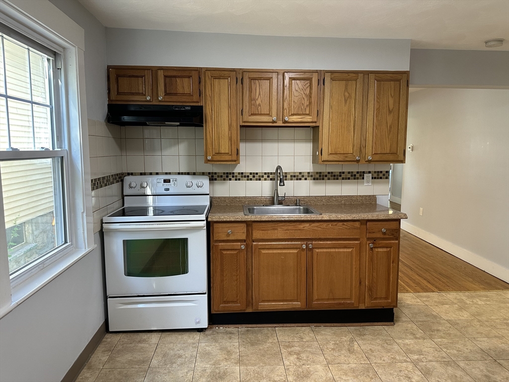 18 Symmes St, Roslindale