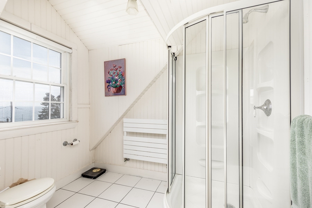 4 Spray Ave, Marblehead