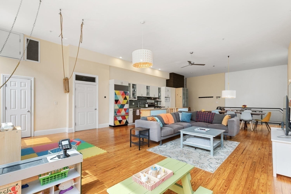 87 Brookside Ave, Jamaica Plain