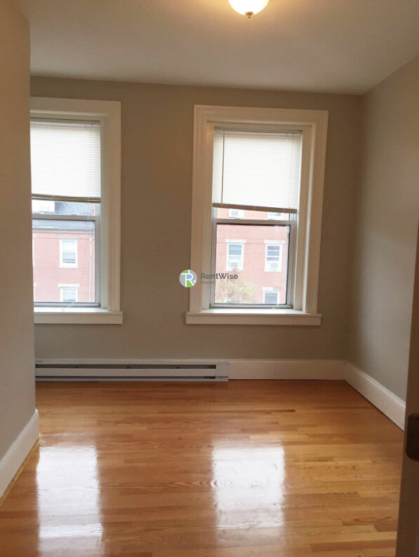 20 Chelsea St, East Boston