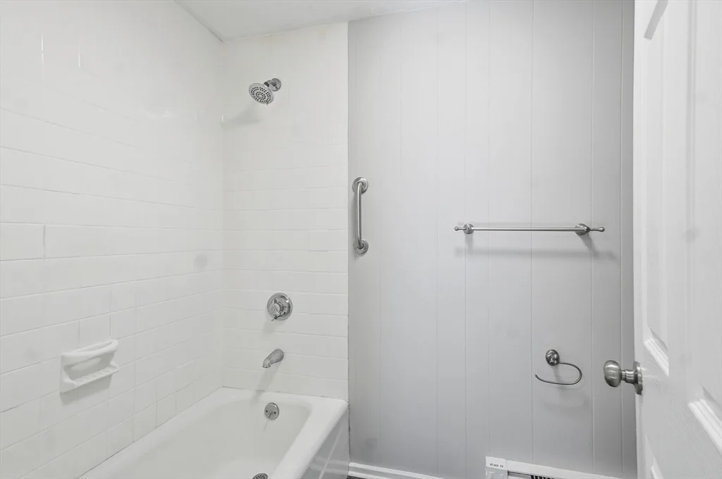 18 Fountain Ln, Weymouth