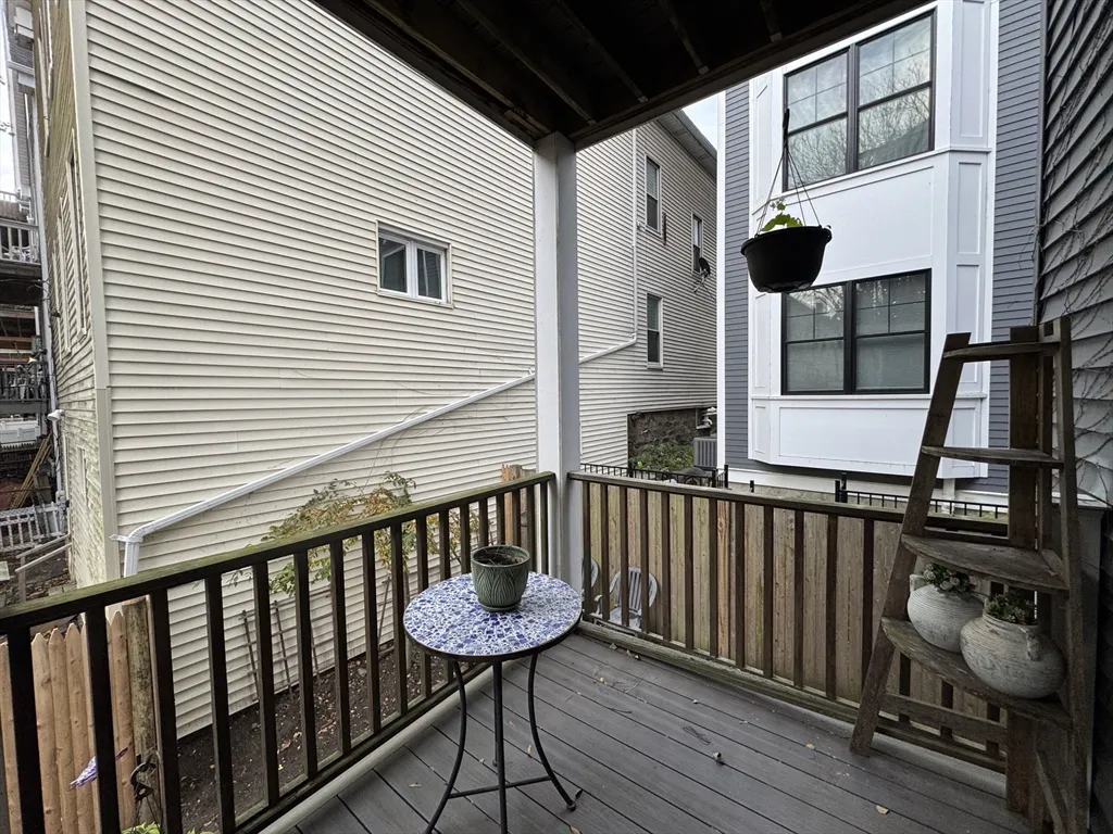 9 Cornwall St, Jamaica Plain