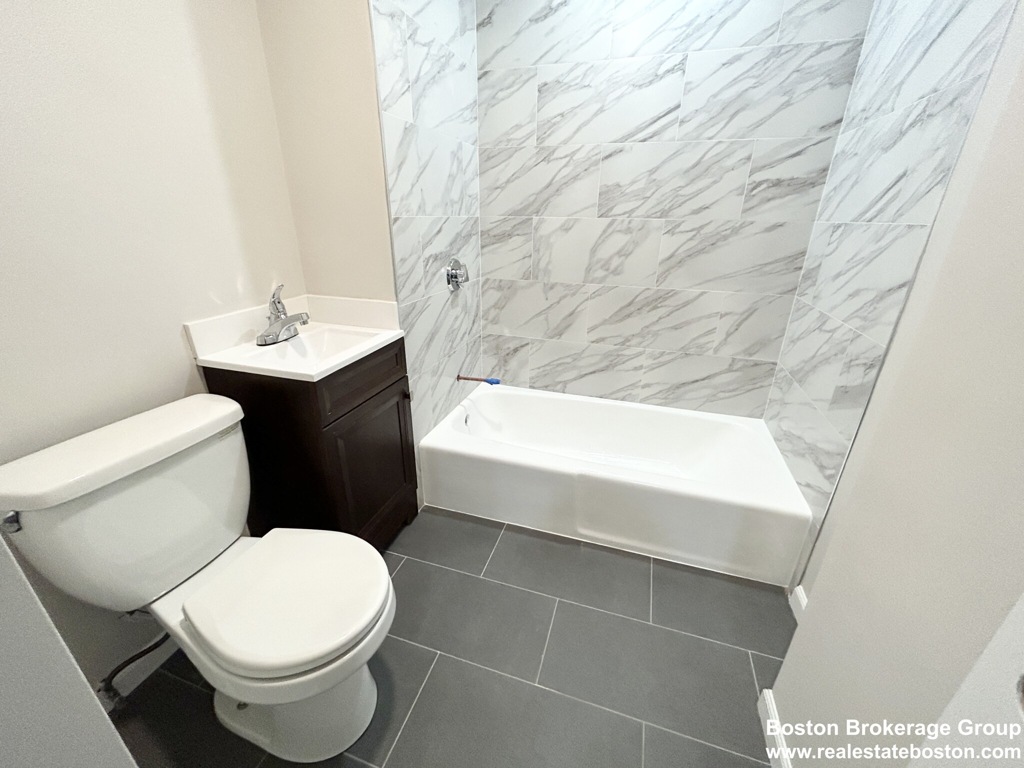 78 Hillside St, Mission Hill