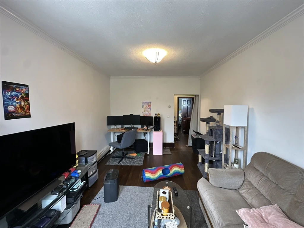435 Walnut Ave, Roxbury