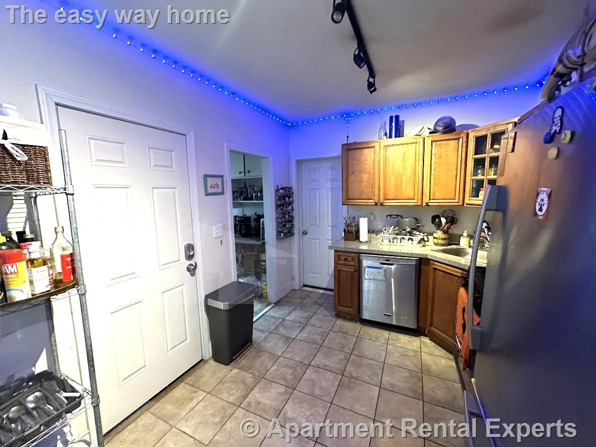 9 Medford St, Tufts