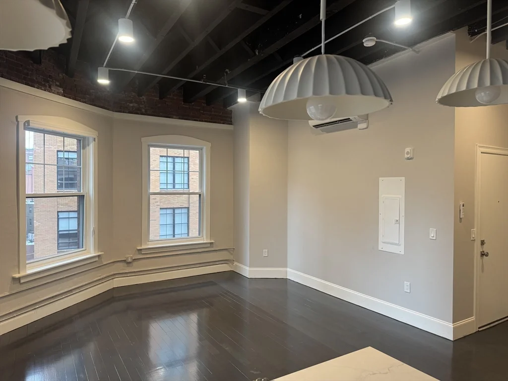 281 Franklin, Downtown