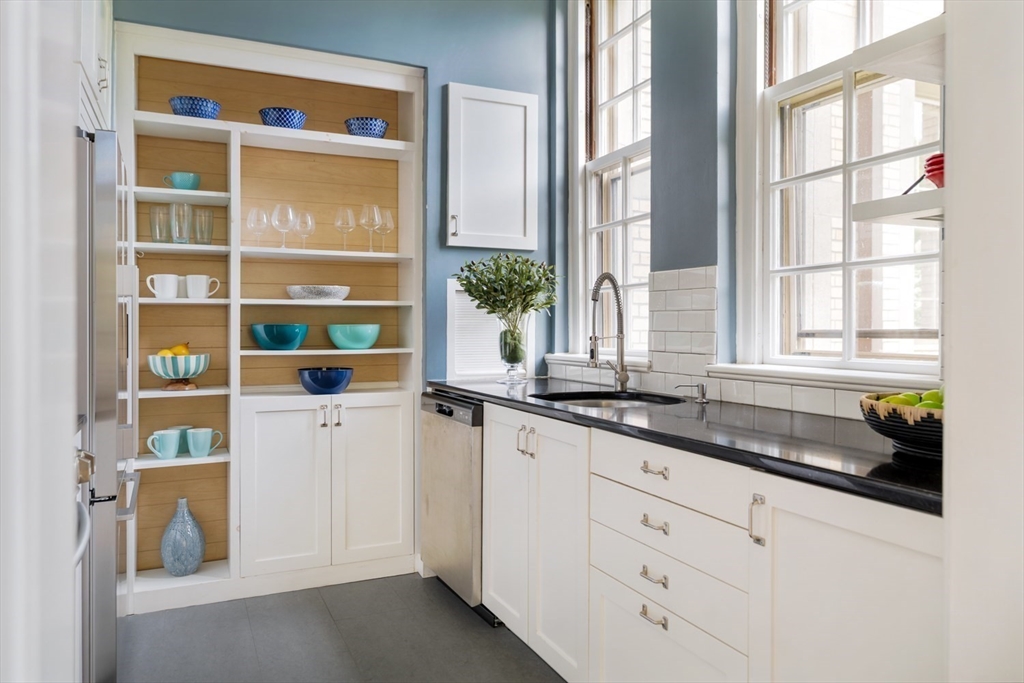 65 Glen Rd, Brookline Village