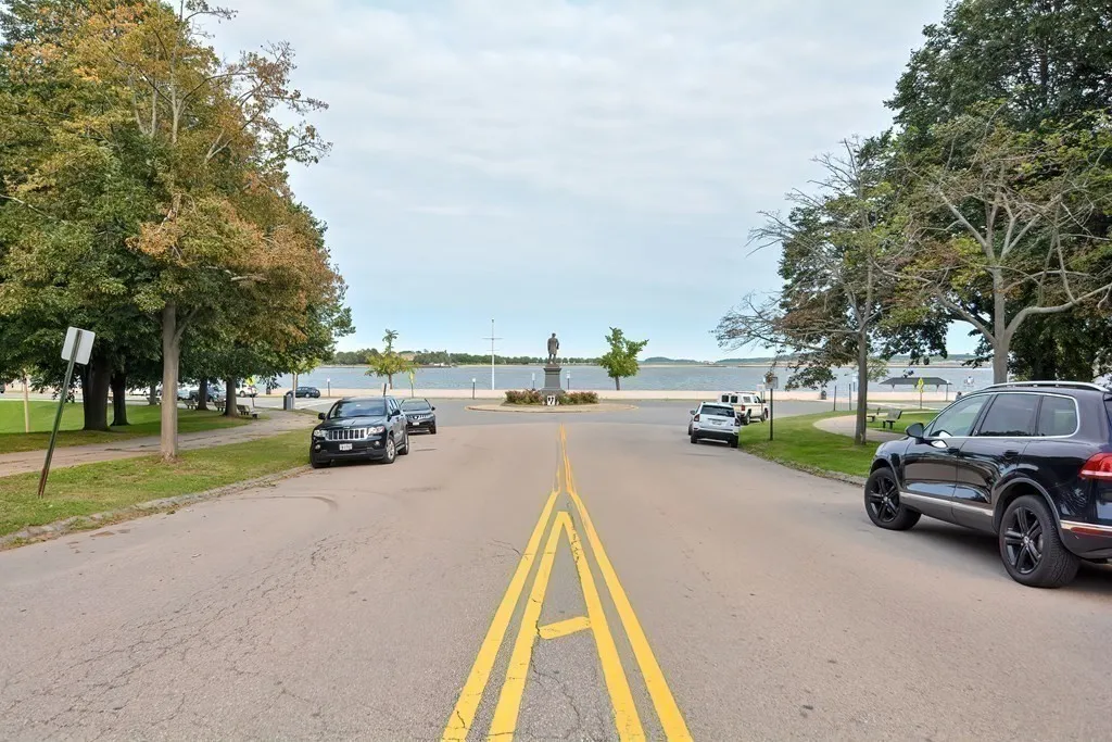 41 Farragut Rd, South Boston