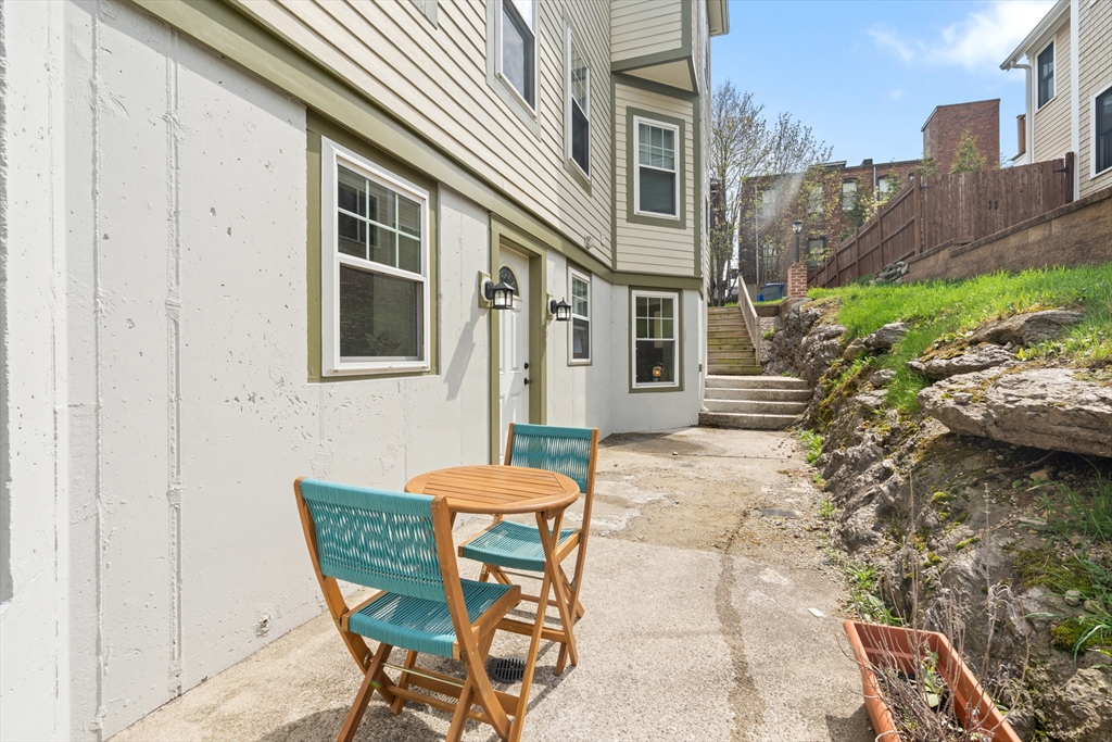 15 Millmont St, Roxbury