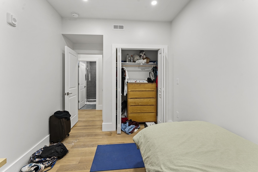 97 Hillside St, Mission Hill