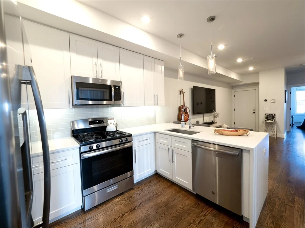 65 Border St, East Boston