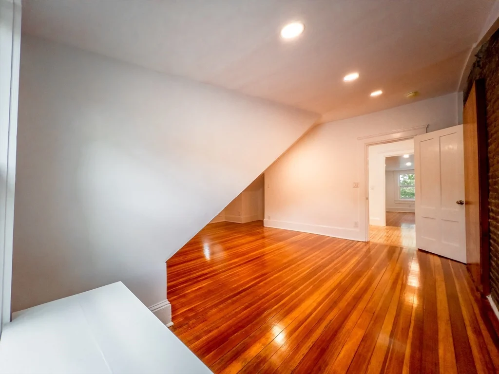 100 Chestnut Ave, Jamaica Plain