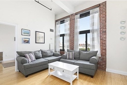 320 West 2nd St, South Boston