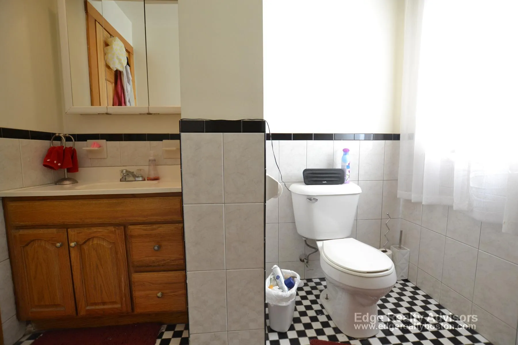 345 Market St, Oak Square