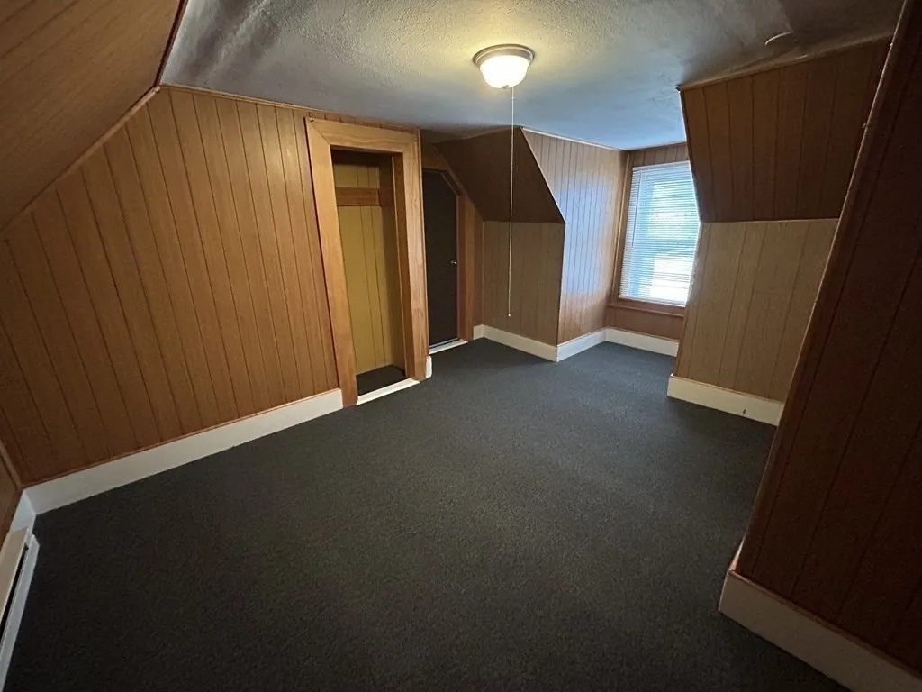 694 Lakeview Ave, Lowell