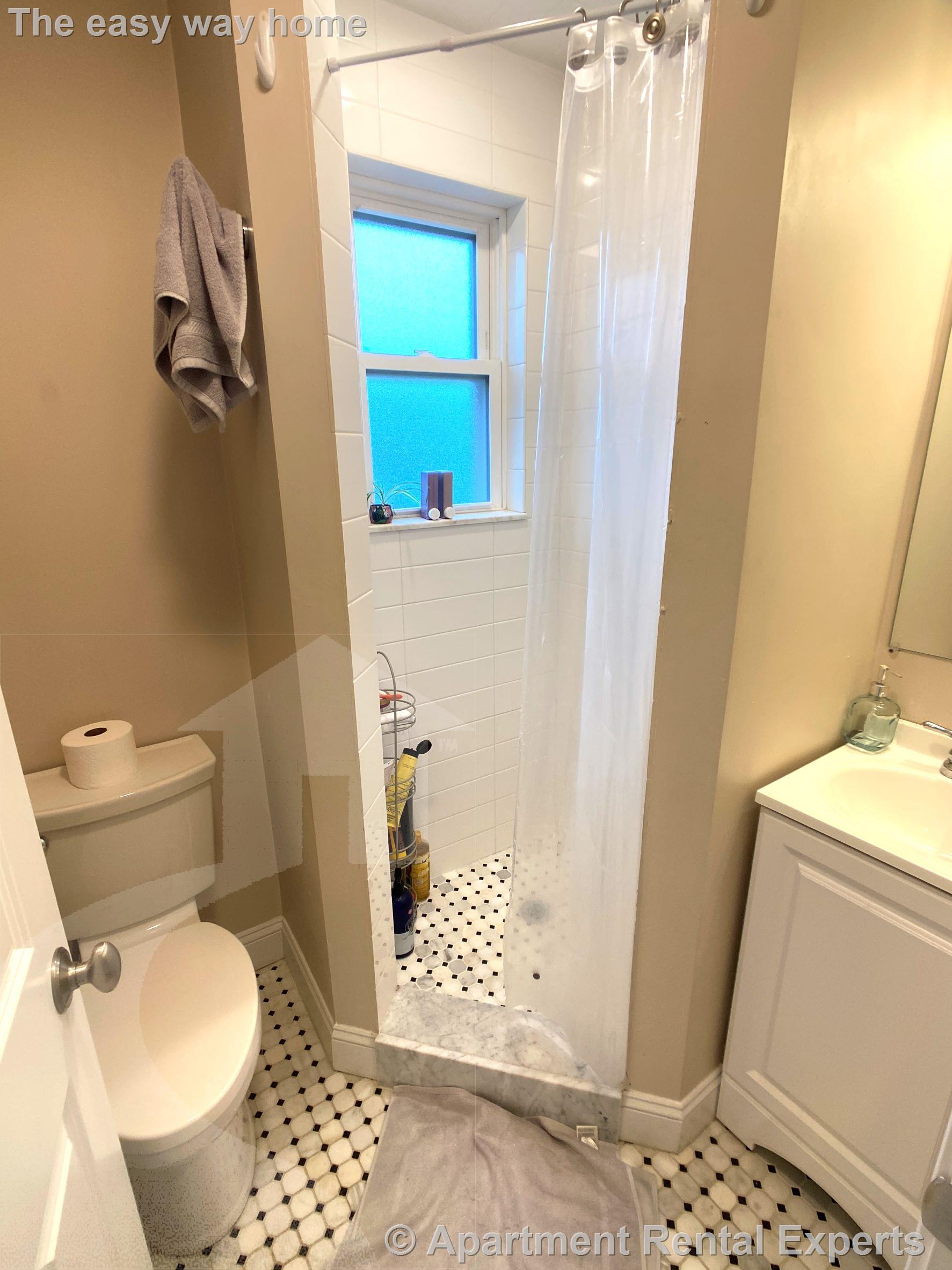 23 Willard Ave, Tufts