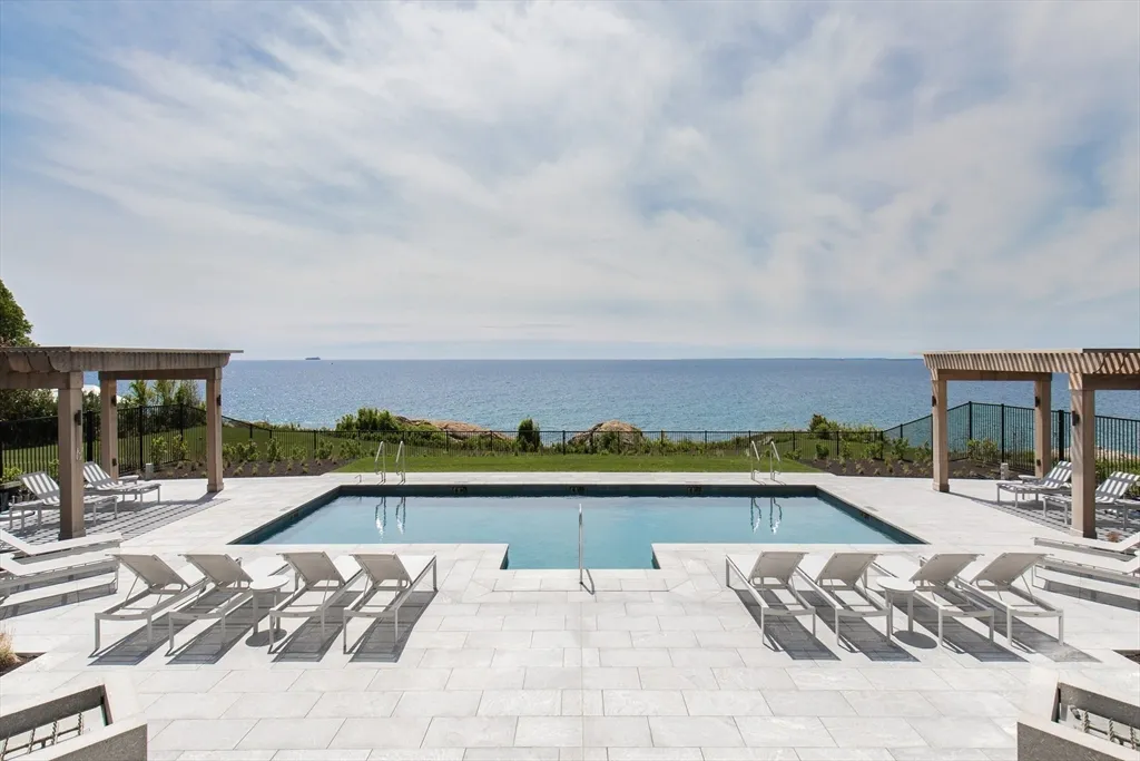 35 Littles Point Rd, Swampscott