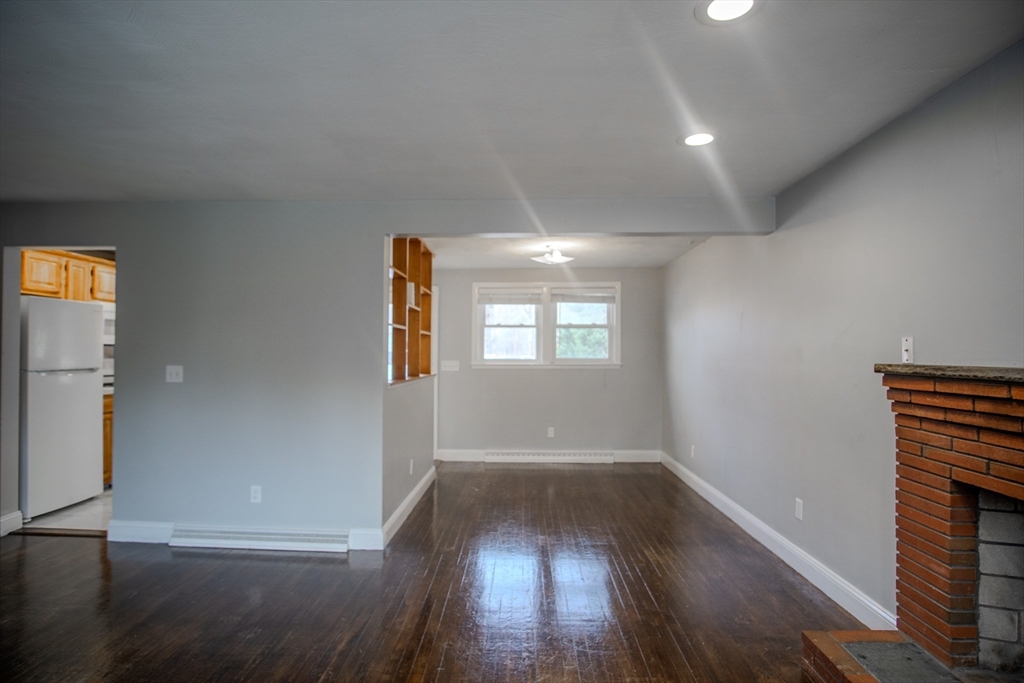 63 Mcgarvey Rd, Stoughton