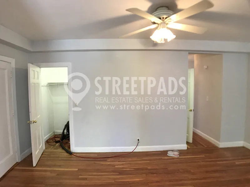 1129 Beacon St, Longwood