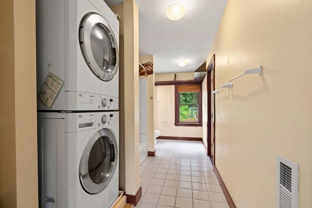 35 Merrimac, Amesbury